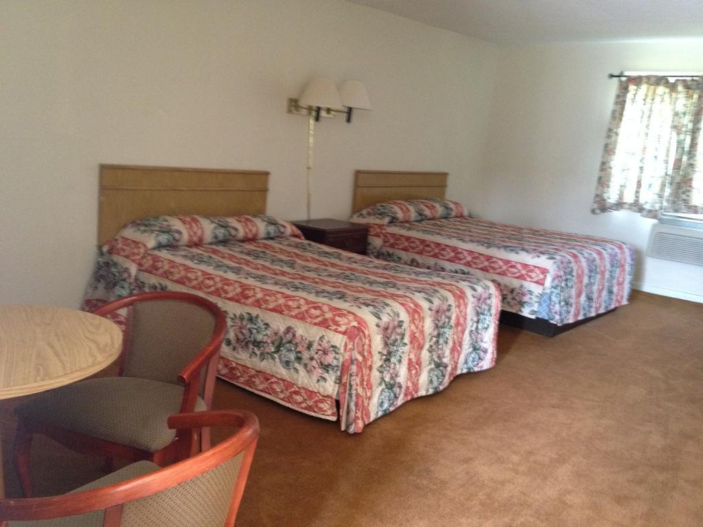 River Valley Inn Hatfield Room photo
