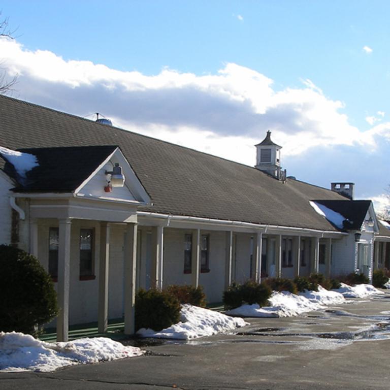 River Valley Inn Hatfield Exterior photo